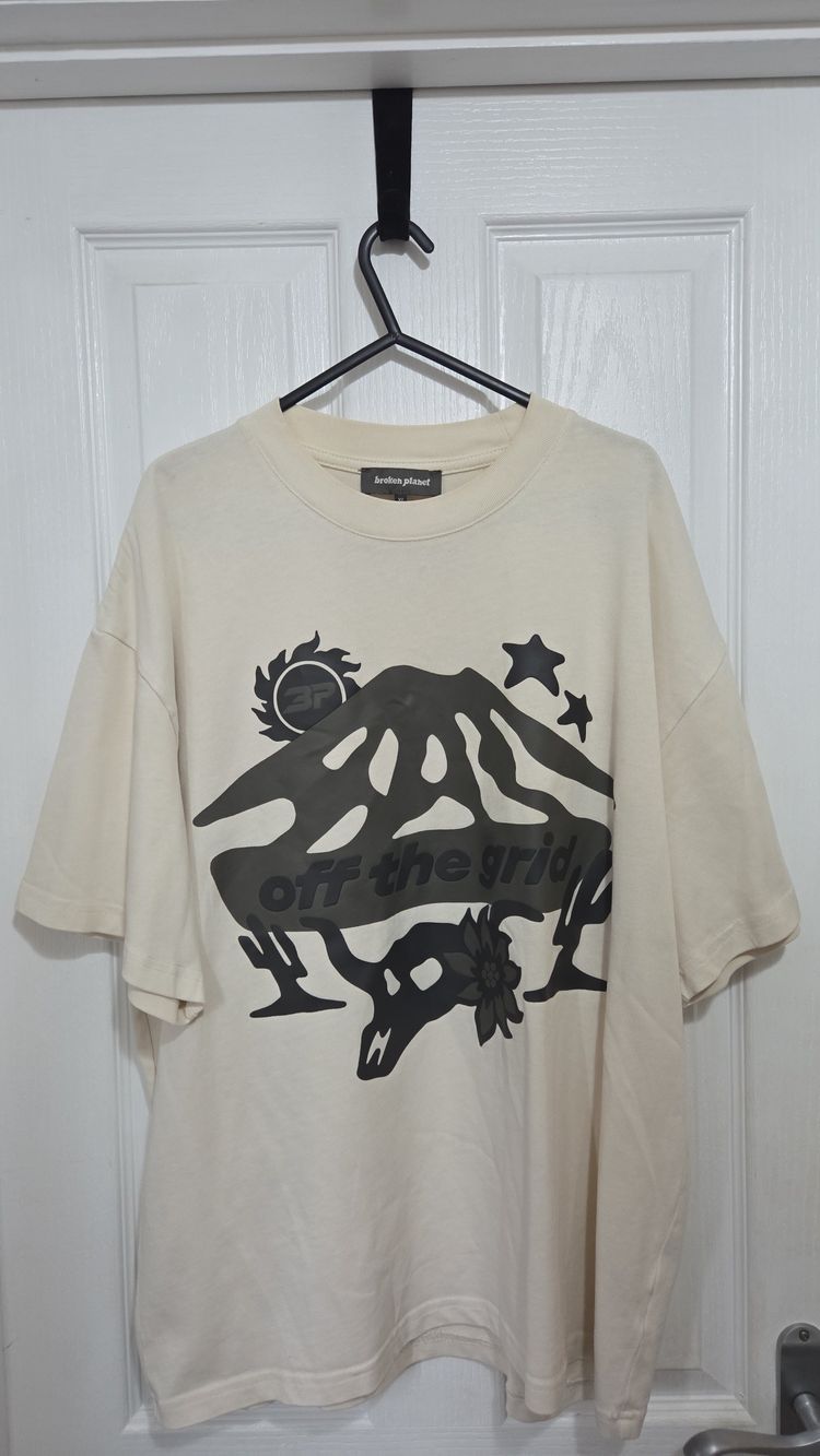 Broken Planet Graphic Print T-Shirt Mens XL