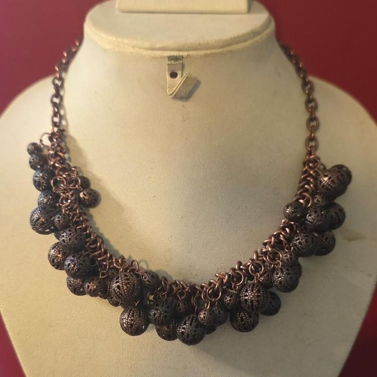 Metallic Chain Necklace With Spherical Charms imagen 3