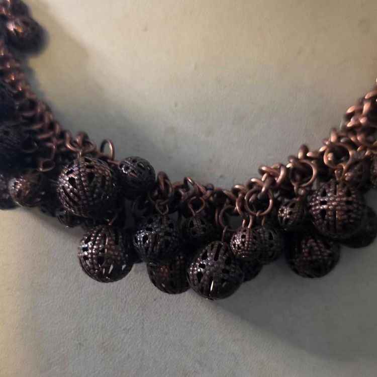 Metallic Chain Necklace With Spherical Charms imagen 8