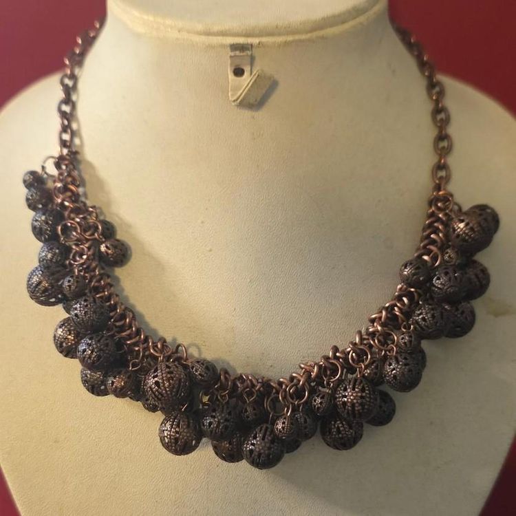 Metallic Chain Necklace With Spherical Charms imagen 4