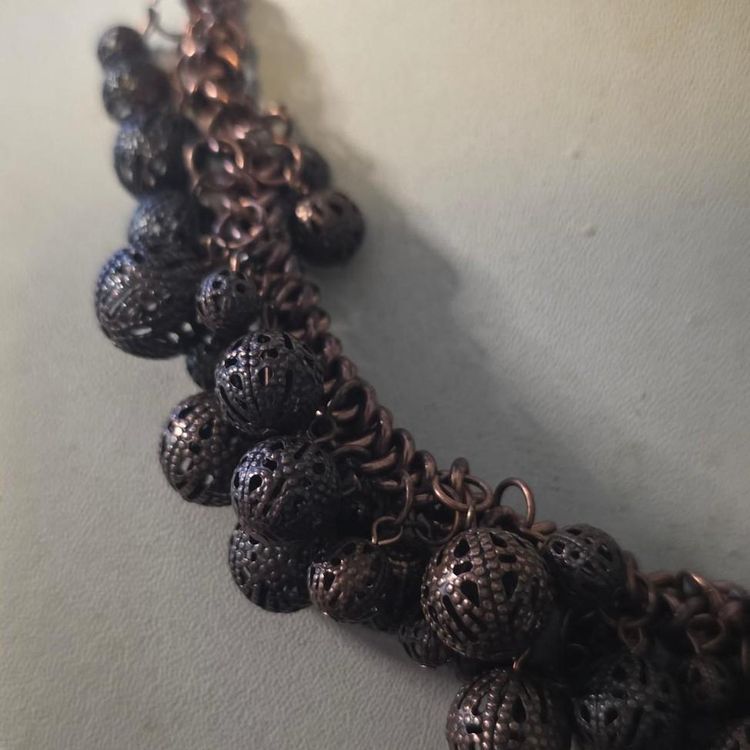 Metallic Chain Necklace With Spherical Charms imagen 6