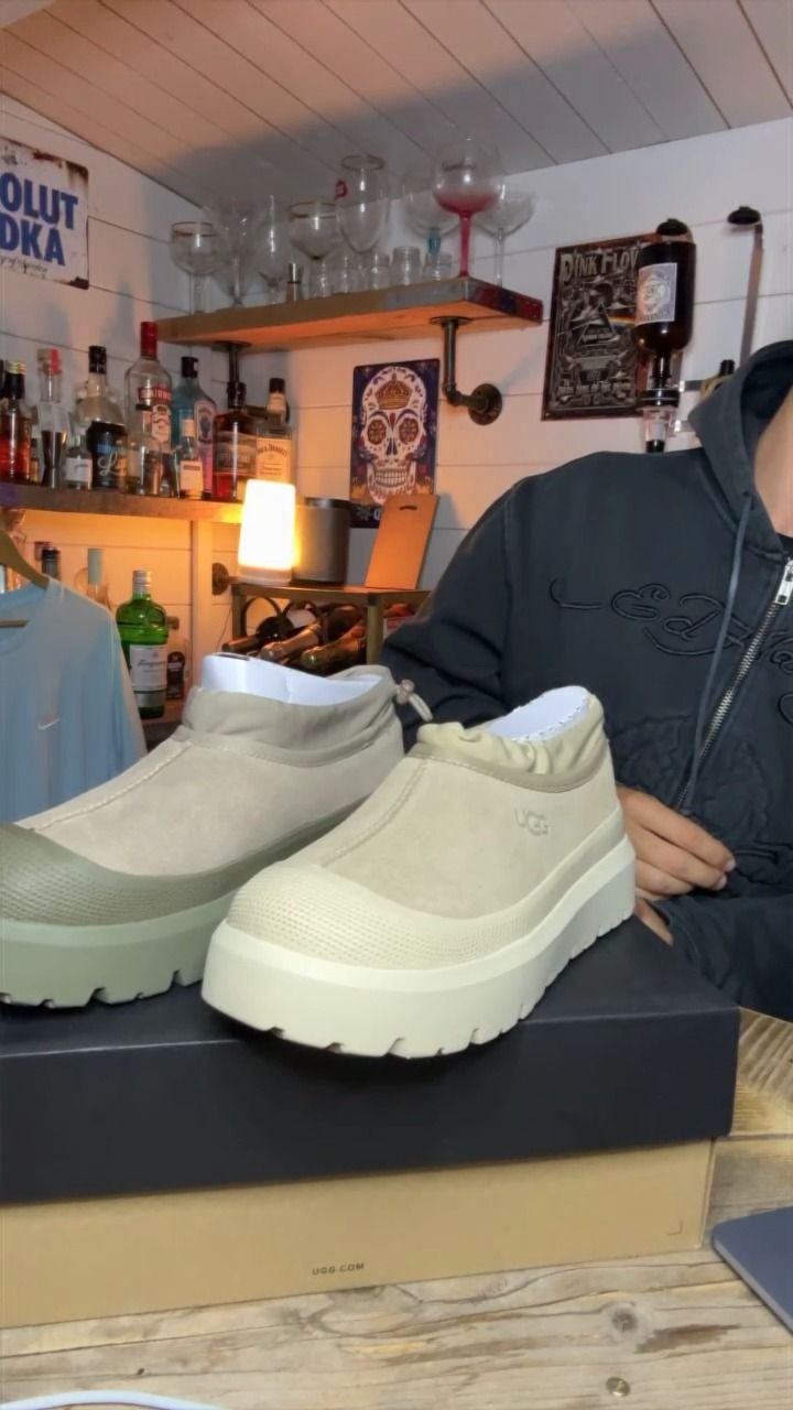UGG Uggs both colour ways  product image