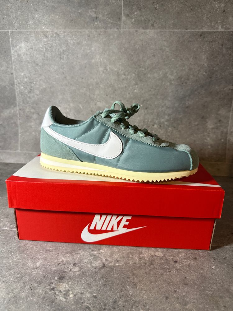 Nike Nike Sneakers product image