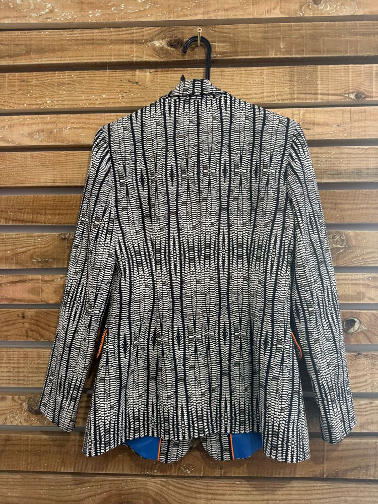 Abstract print button up blazer/ jacket. Monochrome. UK10. image 2