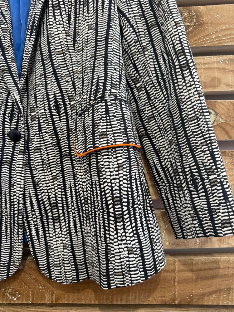 Abstract print button up blazer/ jacket. Monochrome. UK10. image 4