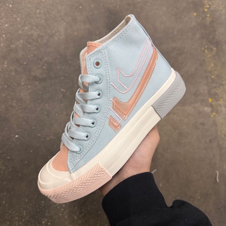 (New in Box) Blue/Salmon Hi Top Sneaker - Jianle