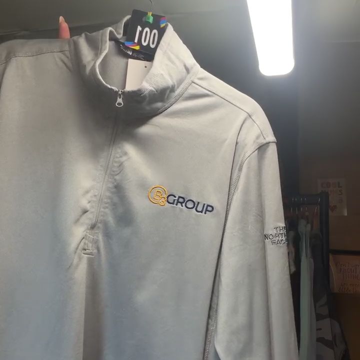 The North Face The North Face Quarter Zip Pullover - XL - New product image