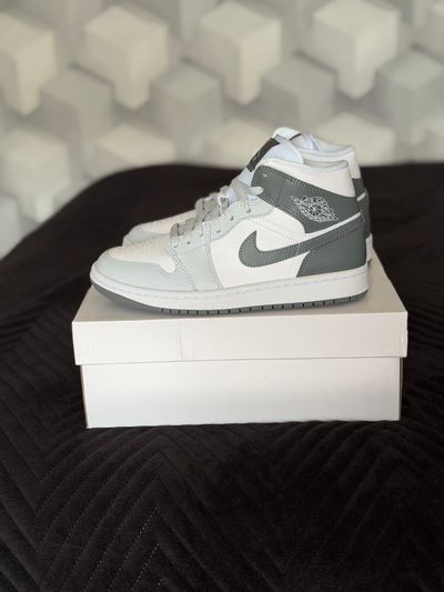 Wmns Air Jordan 1 Mid Sneakers szare białe grey fog