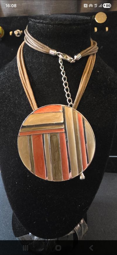 £2. Round Pendant Necklace With Multicolor Geometric Design