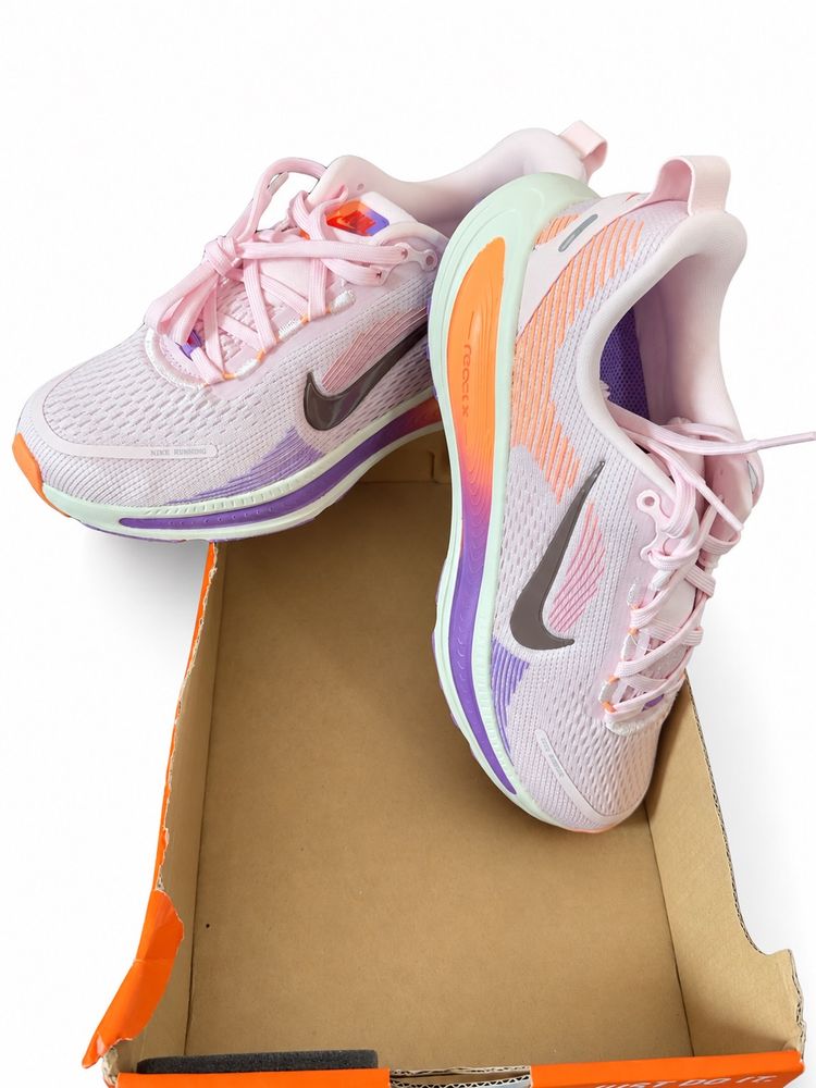Nike Vomero 18 (Gs) Running Shoes - UK Size 5 image 2