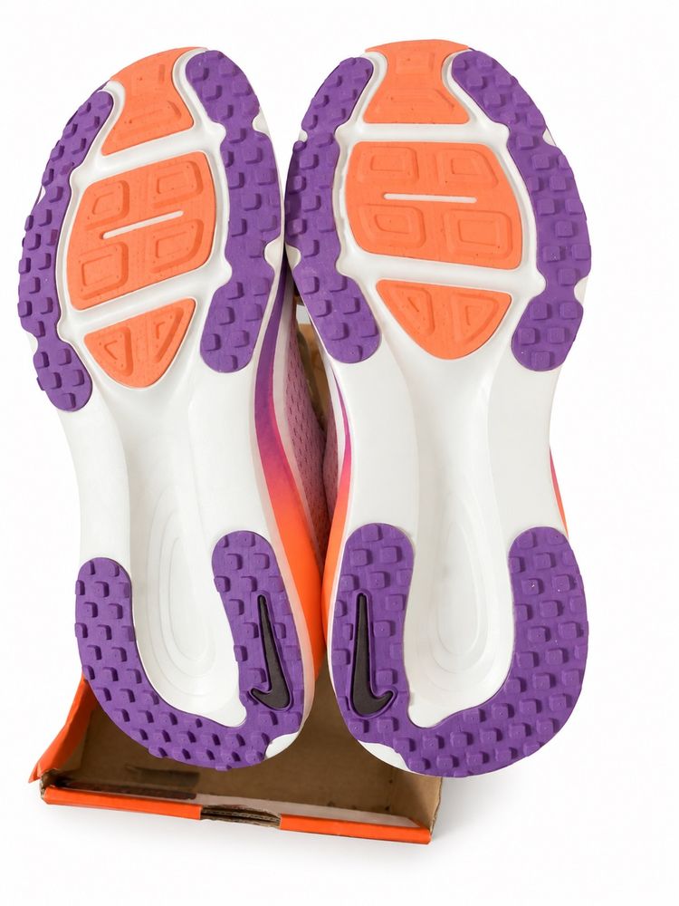 Nike Vomero 18 (Gs) Running Shoes - UK Size 5 image 4