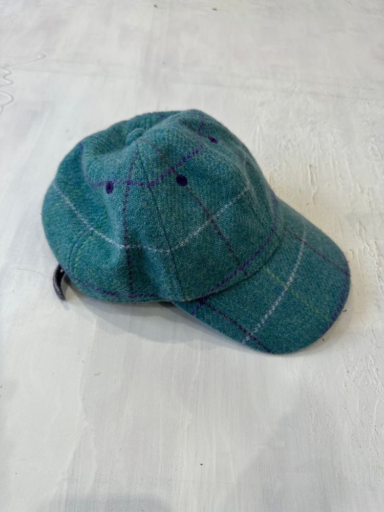winter edit | blue wool cap with check print obraz 1