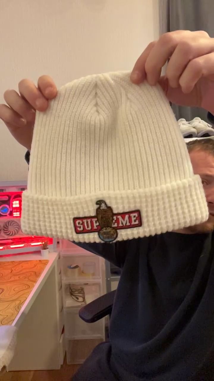 Supreme supreme beanie good condition  product image
