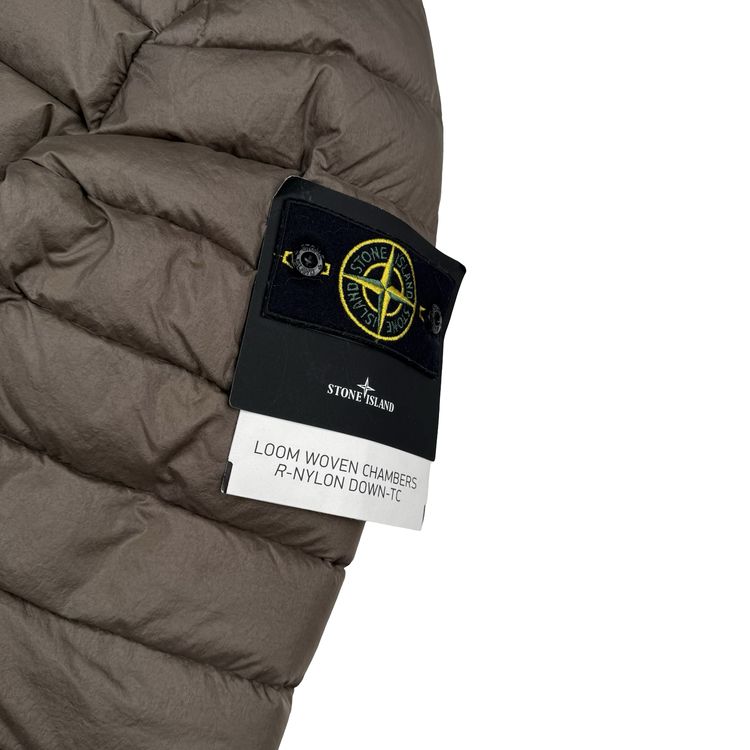 Immagine di Stone Island 2024 Chocolate Loom Woven Chambers R Nylon Down-TC Puffer Jacket - Medium 7