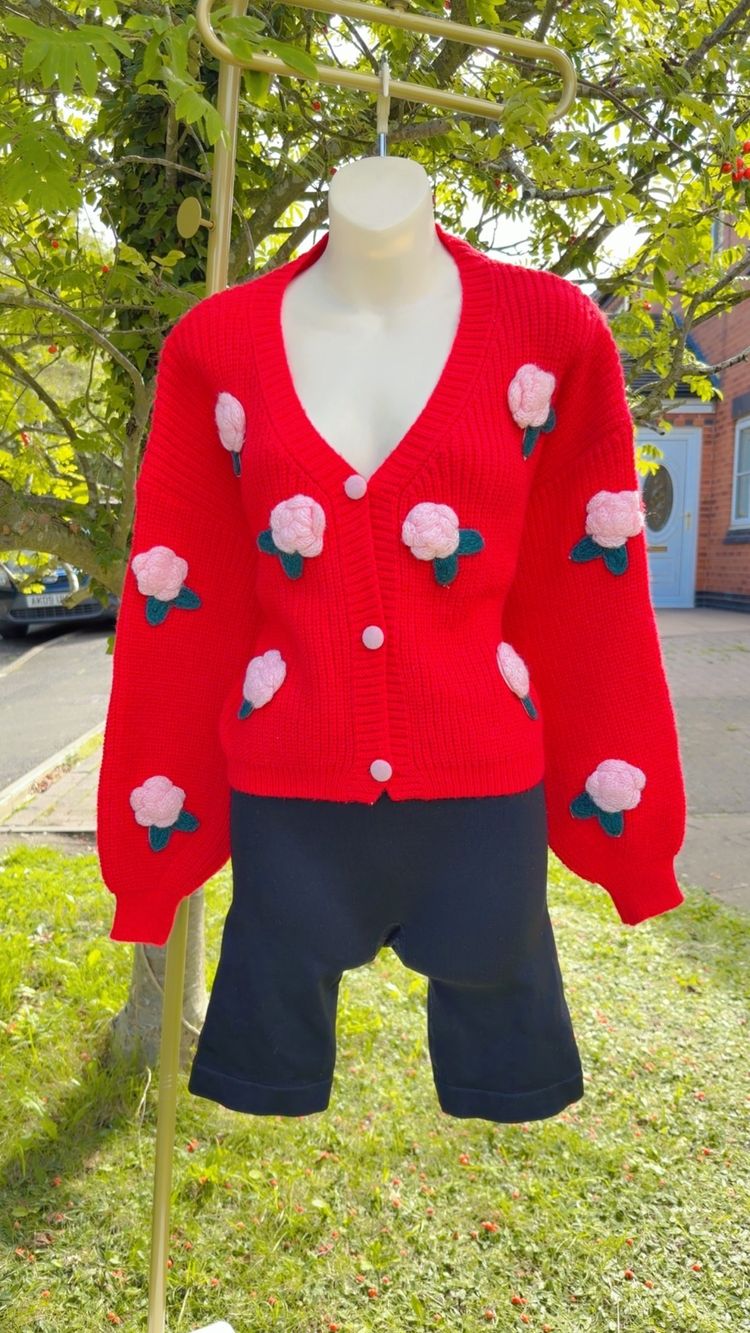 Red Cardigan With Pink Flower Appliques obraz 1