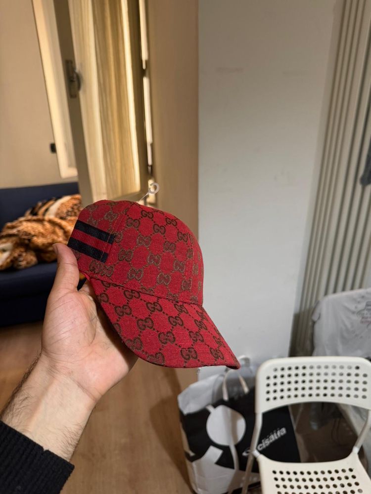 Gucci Red Monogram Baseball Cap obraz 1