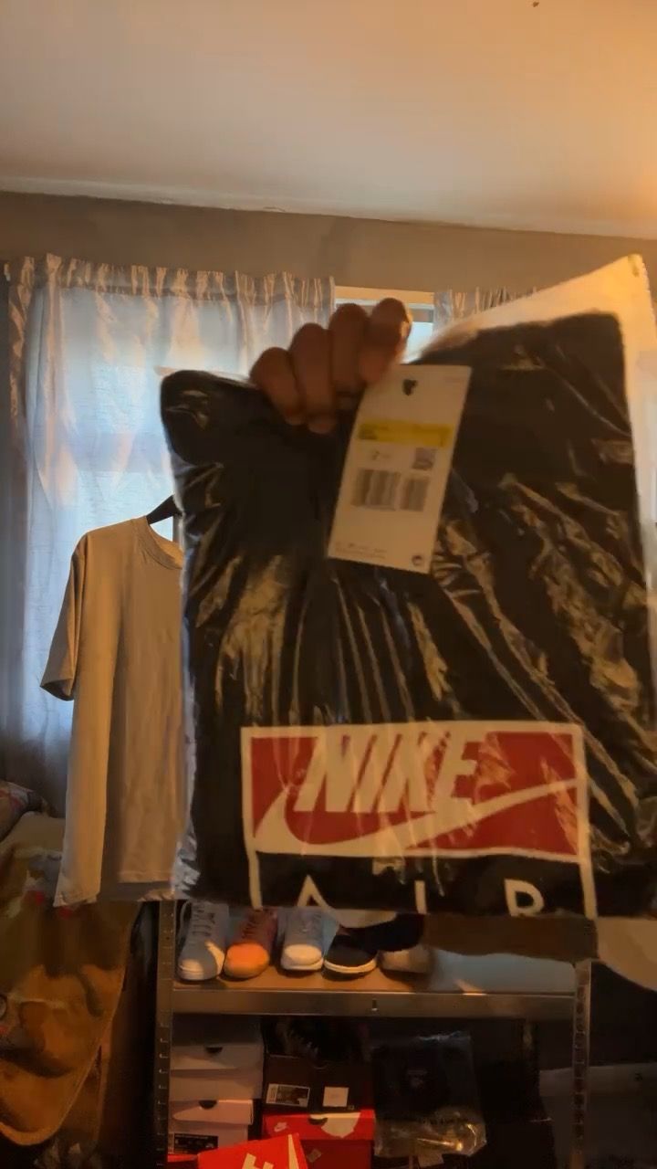 Nike t-shirt nike small only  product image