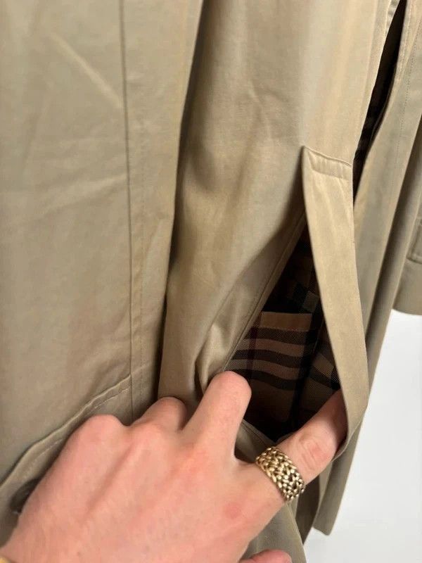 Burberry Vintage Iridescent Cotton Gabardine Nova Check Lined Trench Coat imagen 8