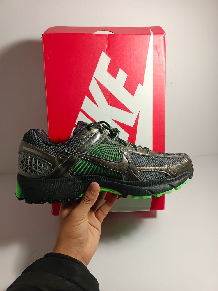 Nike Zoom Vomero 5 Se Running Shoes