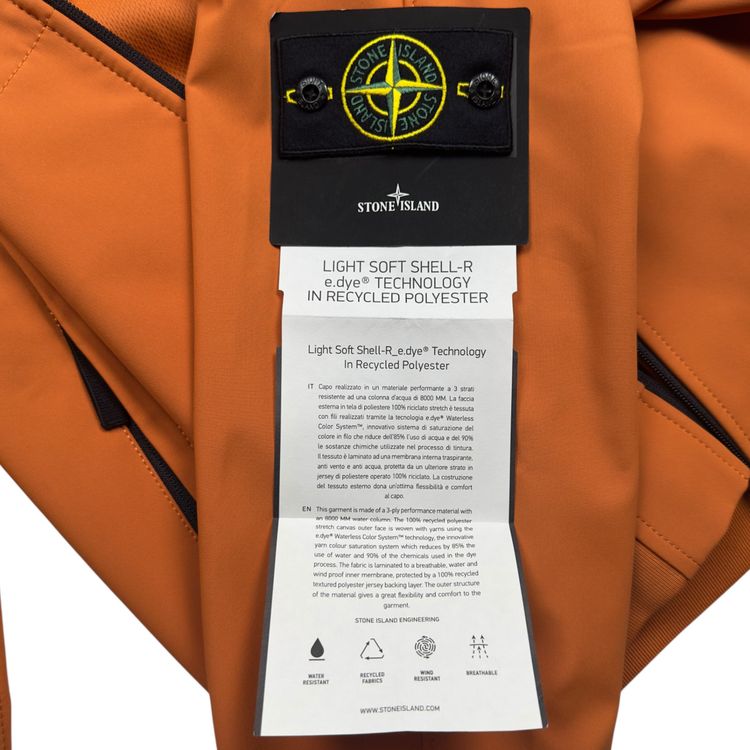 S/S 23 Stone Island Light Soft Shell-R Jacket with e-dye Technology - Orange imagen 10
