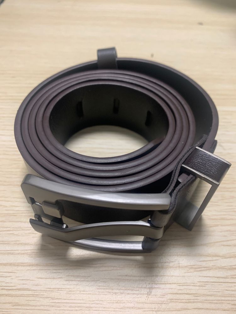 Immagine di Black Leather Belt With Metal Buckle 1