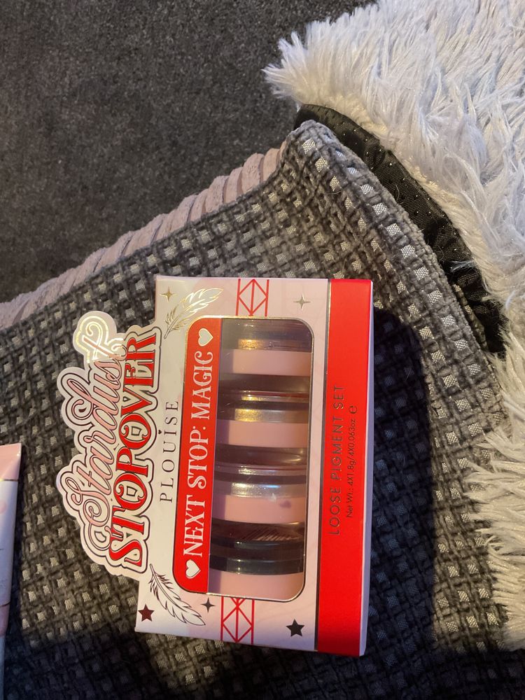 P Louise loose pigment set 