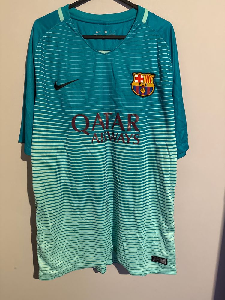 Nike Fc Barcelona Football Jersey (XL) needs flatten