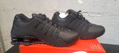 Nike Shox NZ UK 7.5 EUR 42 Triple Black Brand New Box No Lid