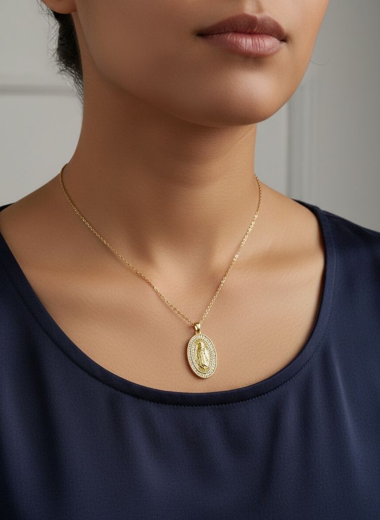 Gold Pendant Necklace