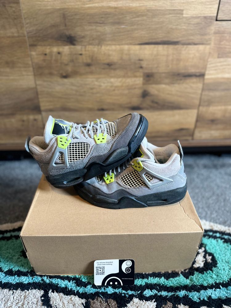Nike Air Jordan 4 “neons ” U.K. 4.5GS obraz 2