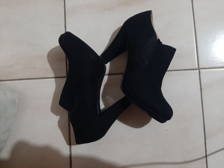 Other black high-heeled ankle boots product image