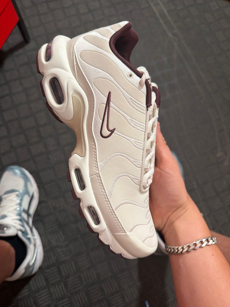 B118 Nike Tn Burgandy Crush RRP£175 