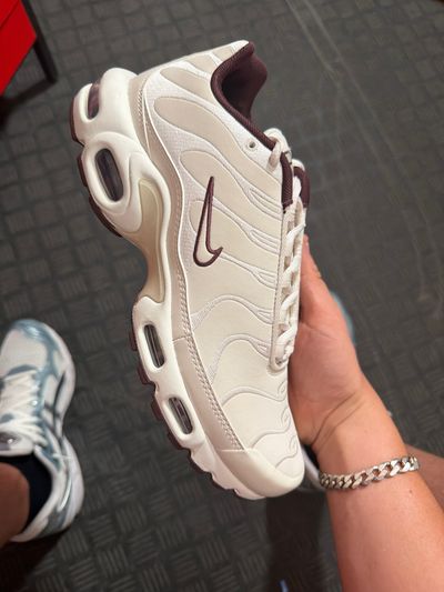 B118 Nike Tn Burgandy Crush RRP£175