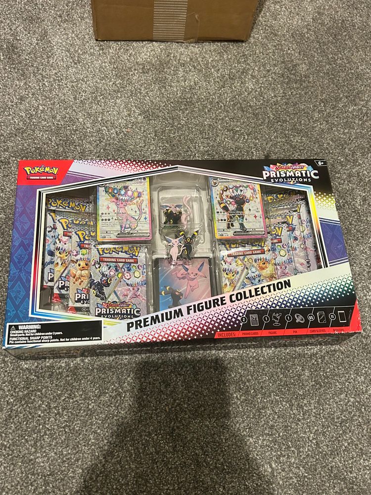 Pokémon Prismatic Evolutions Premium Figure Collection