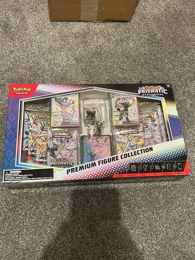 Pokémon Prismatic Evolutions Premium Figure Collection