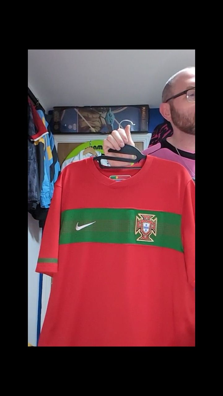 On Running portugal large name removal on back. large product image