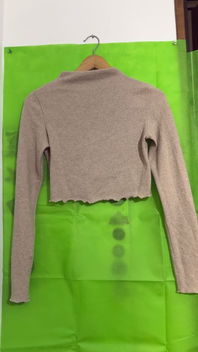 Top corto de manga larga beige