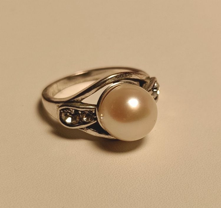 Bella Gone Silver Ring With Pearl And Small Crystals product image