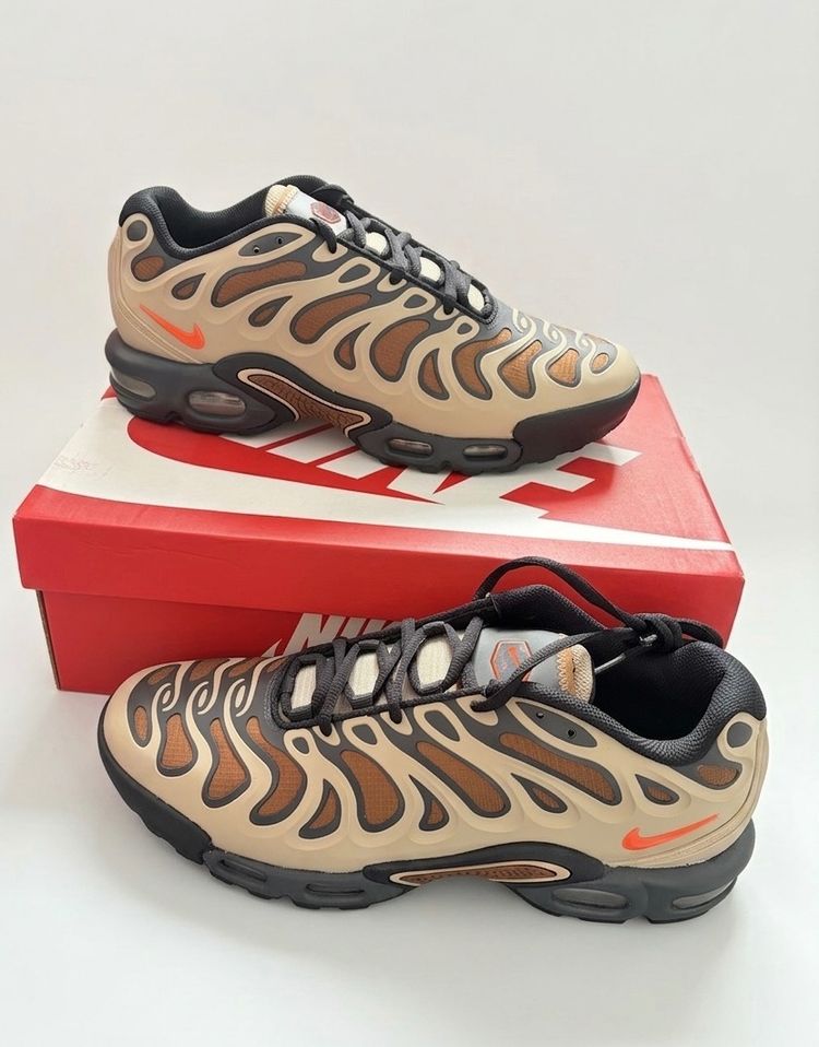 NIKE AIR MAX PLUS