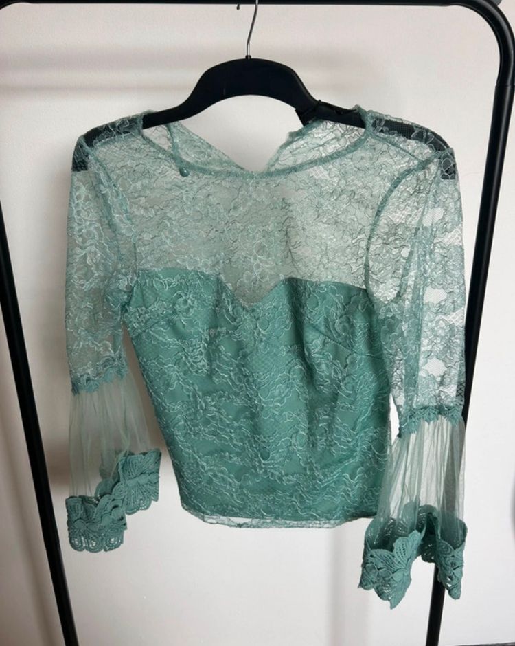 Girls on Film Girl On Film Green Lace Long Sleeve Top product image