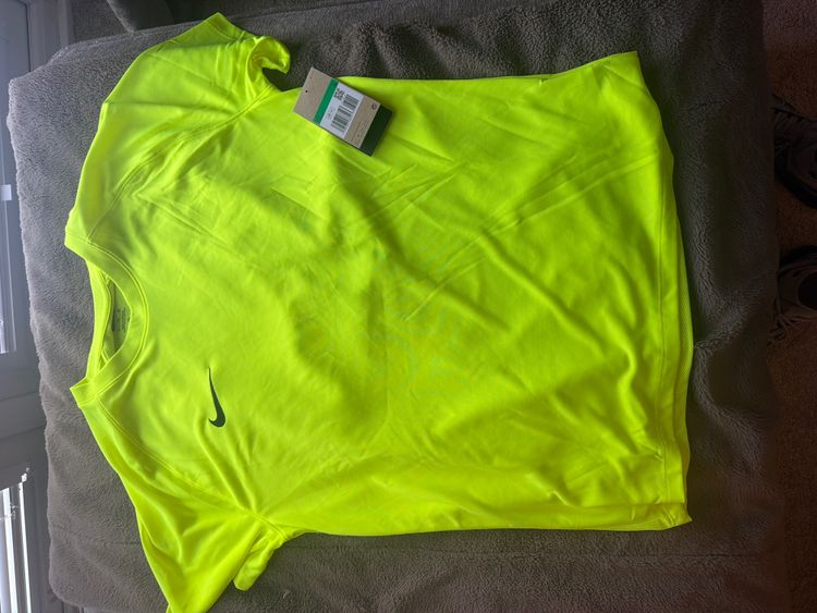 Nike Neon dri fit set