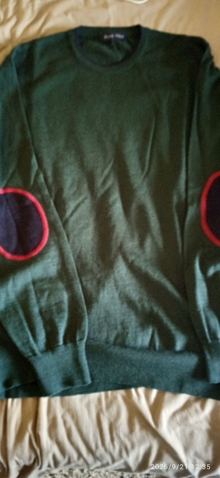 Immagine di Green Sweater With Red And Black Elbow Patches 1