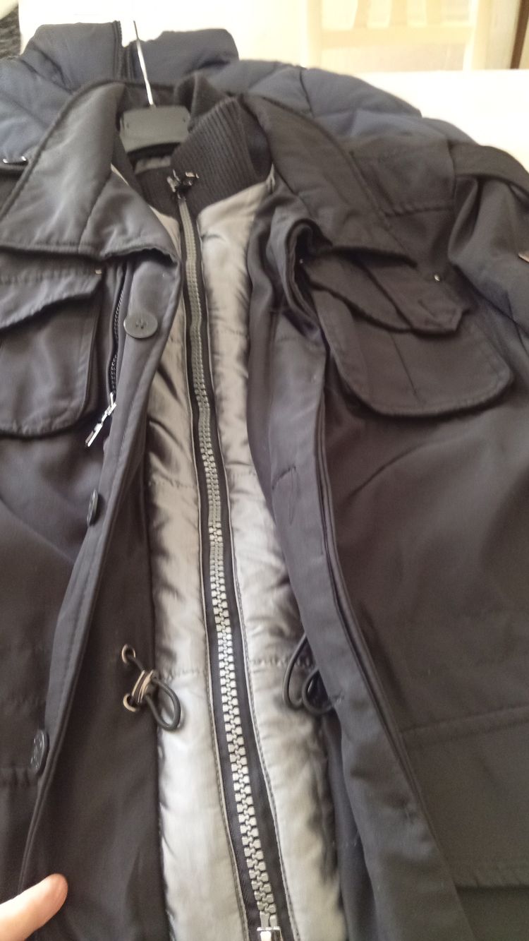 Li-Ning black jacket with multiple pockets and inner lining product image
