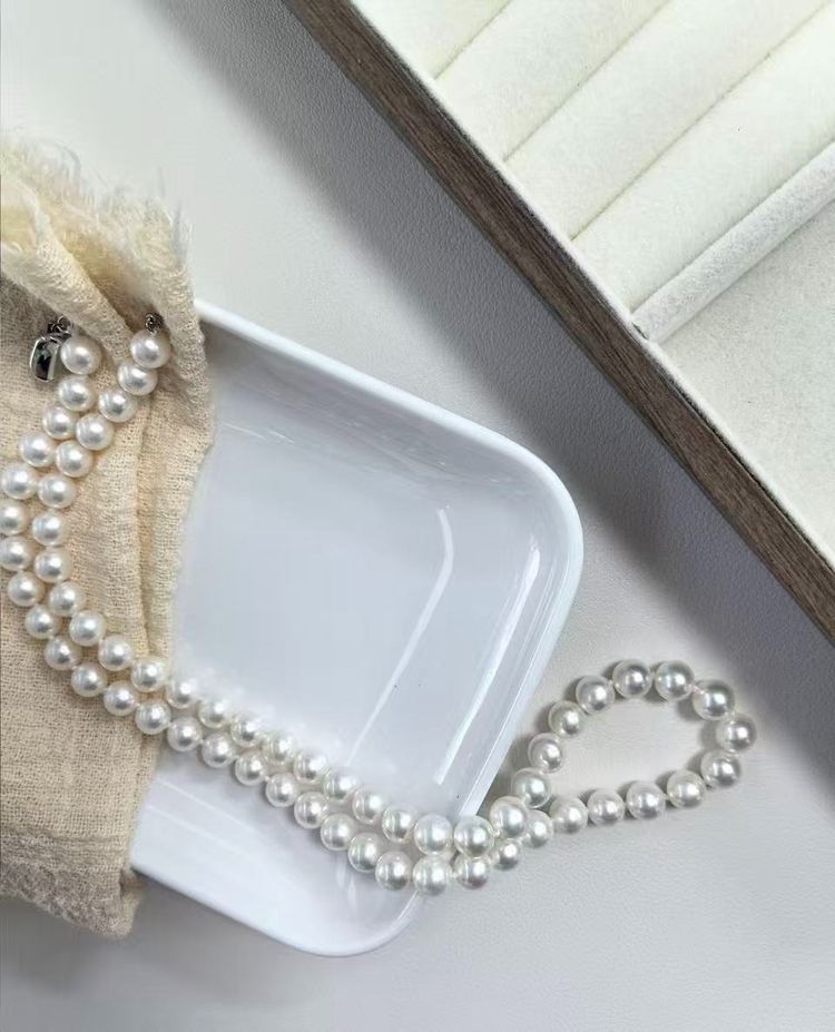 Pearl Necklace image 1