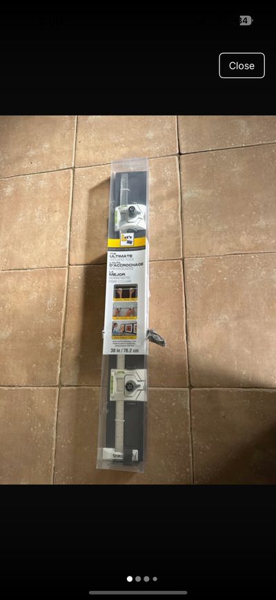 Picture frame hanging tool
