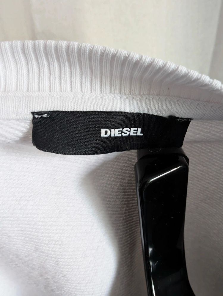 Diesel White Claw Piercing Graphic Cropped Sweatshirt Jumper obraz 4