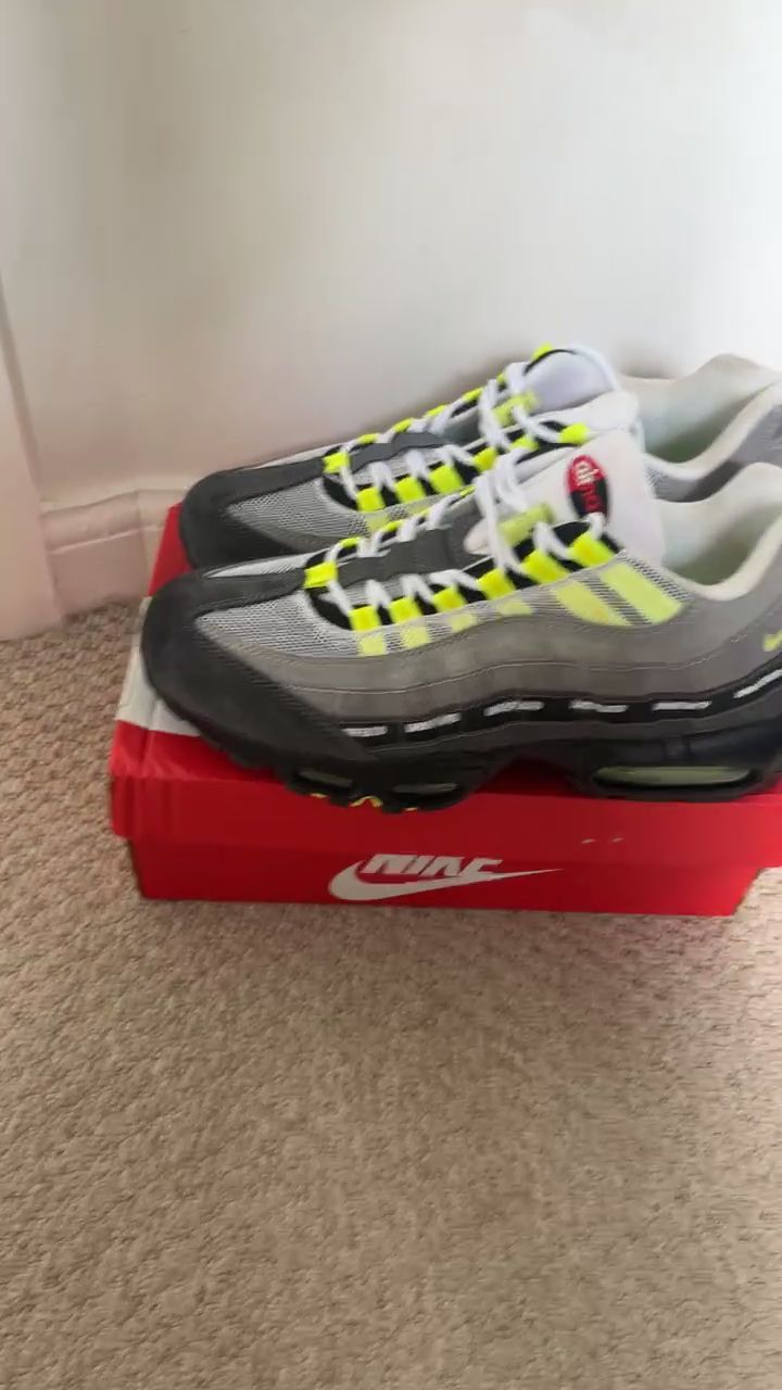 Undefeated Undefeated Neon product image