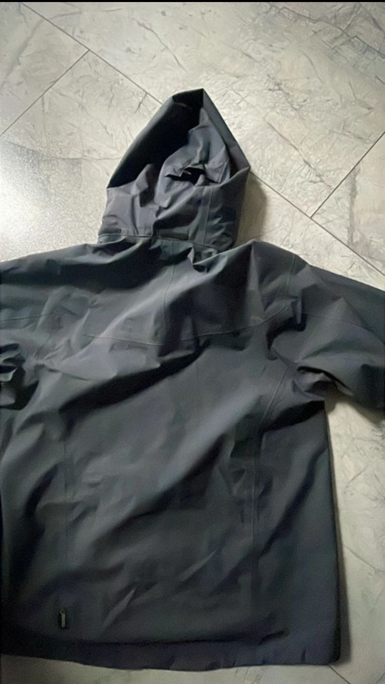 Berghaus Black Hooded Jacket image 3