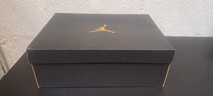 Jordan Courtside 23 UK8.5 EUR 43 Black Gym Red Brand New Full Box image 6