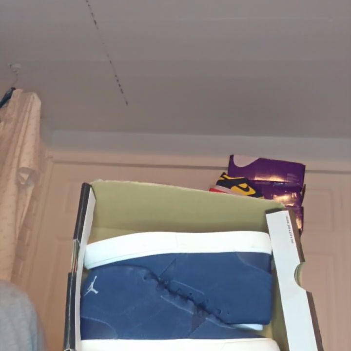 Nike size 4 jordens  product image